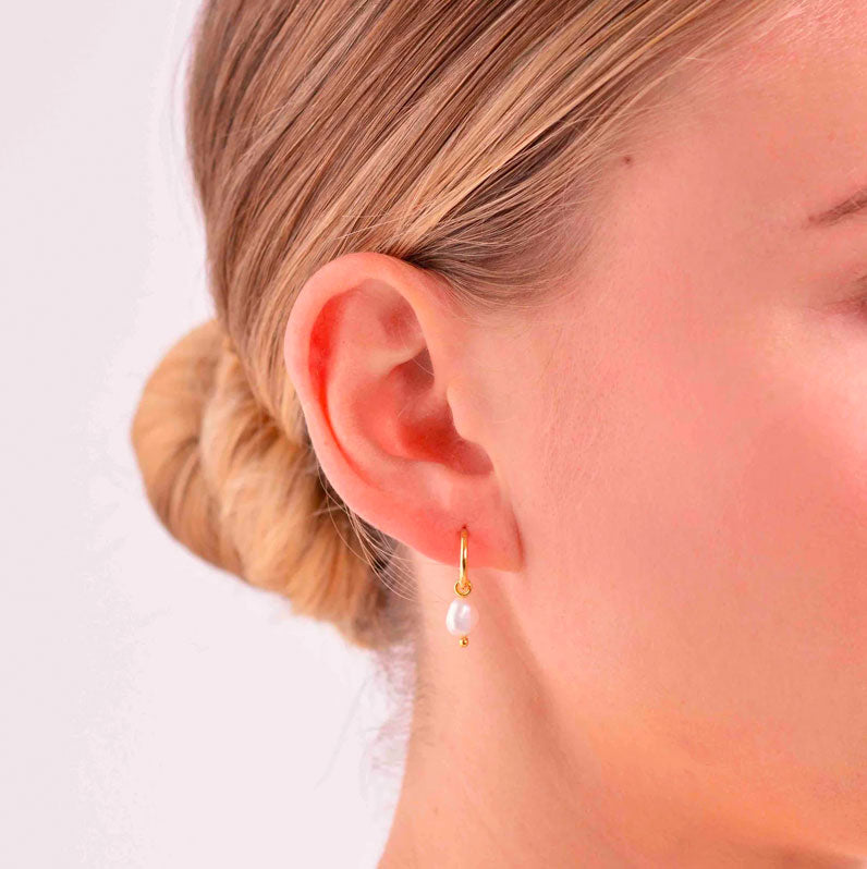 Linda Tahija Baroque Pearl Core Hoop Earrings - Silver